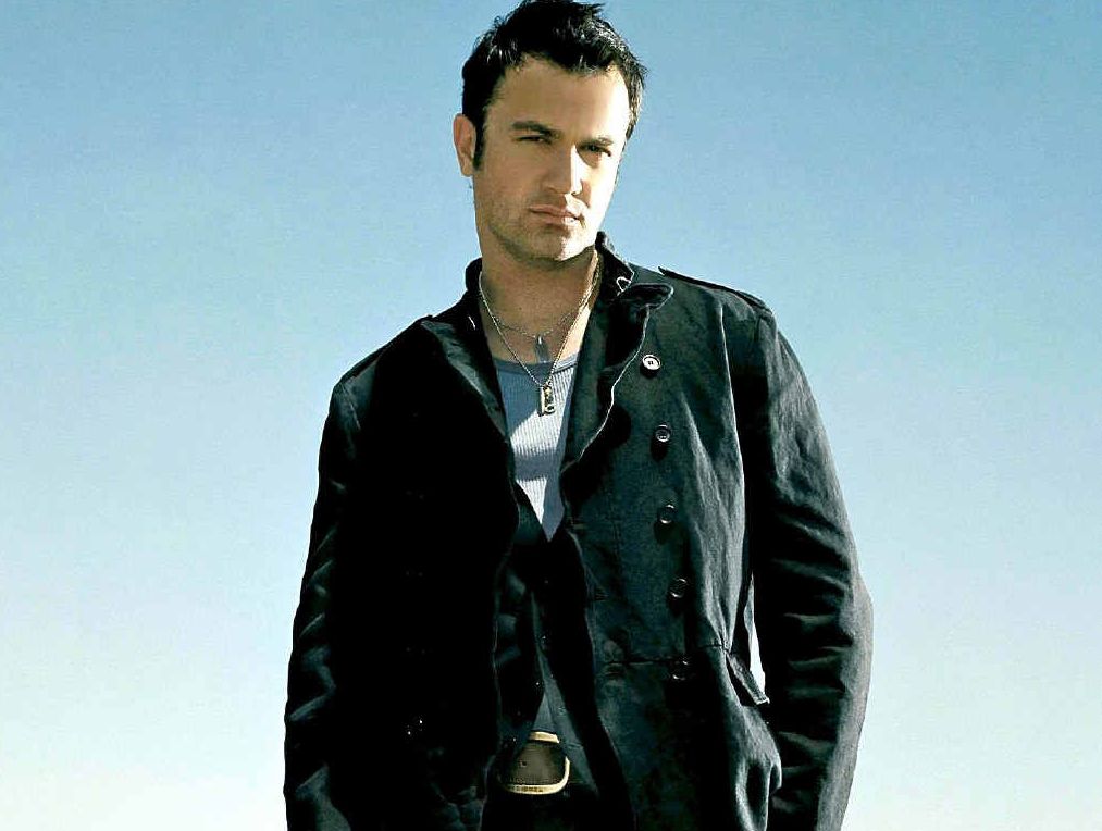 Shannon Noll worked with Grafton’s Brooke McClymont on his latest album and will be playing a co-written track at Yamba tomorrow night.